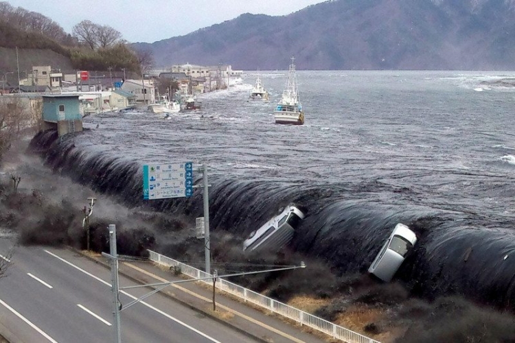 Alarm për tsunam, tërmet 7.5 ballë në Indonezi