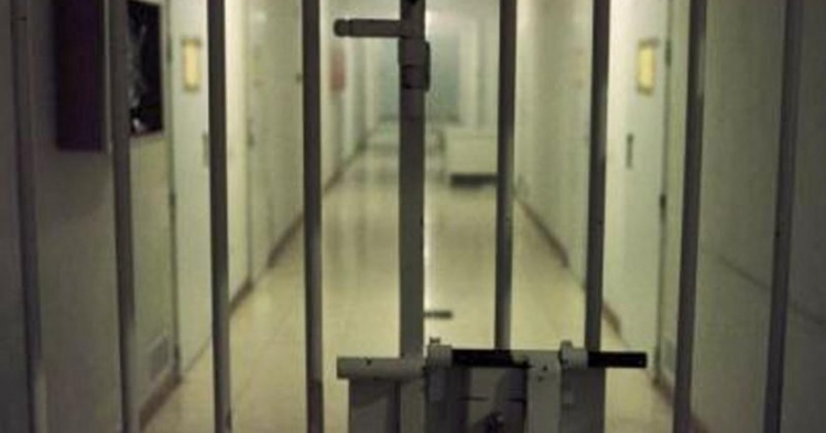 Sharrojnë hekurat e dritares, dështon tentativa për arratisje nga burgu