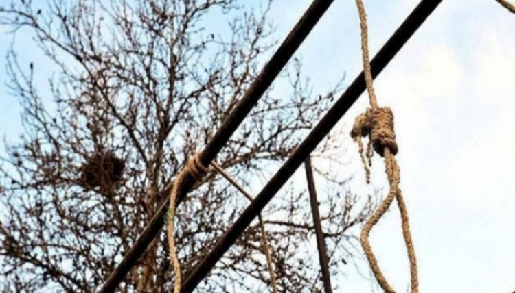 Ngjarje e rëndë në Korçë, gjendet i varur në pemë 24-vjeçari me iniciale I.M, Policia po heton për zbardhjen e ngjarjes