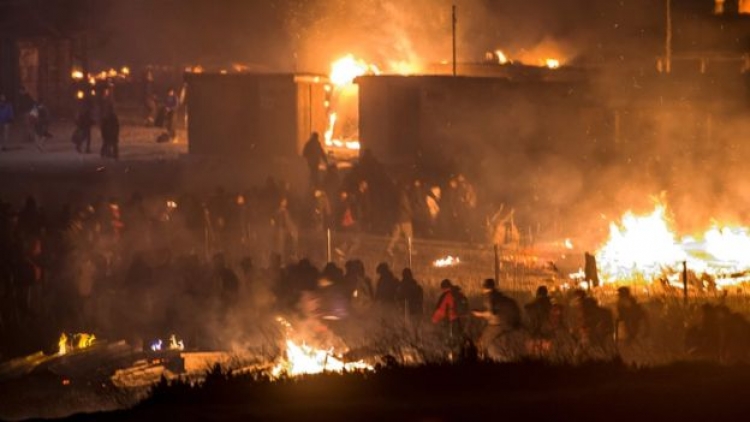 Shkrumbohet kampi i refugjatëve në veri të Francës