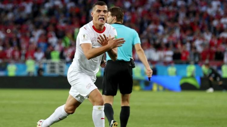 Aaa sa bukur! Granit Xhaka shënon me një “predhë”, çmend serbët duke festuar me SHQIPONJË [VIDEO]