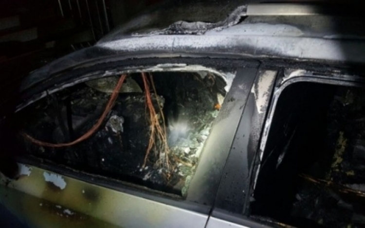 Prrenjas, i vuri flakën makinës së komshiut, policia arreston Erion Hasballën, 22 vjeç