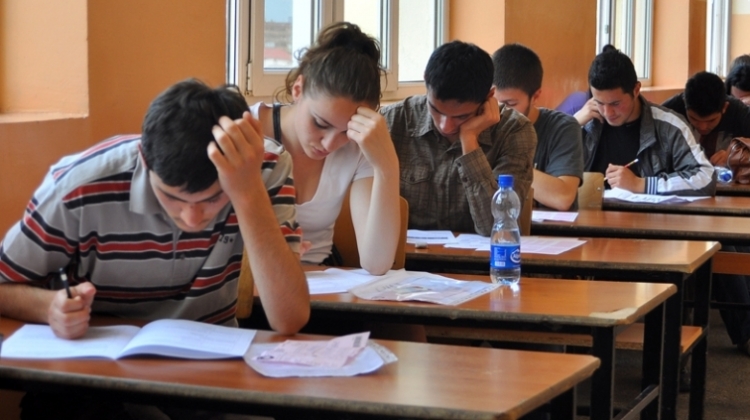 Provimi i maturës, dalin përgjigjet e sakta për Gjuhën Shqipe dhe Letërsinë, kontrollojini këtu! [FOTO]