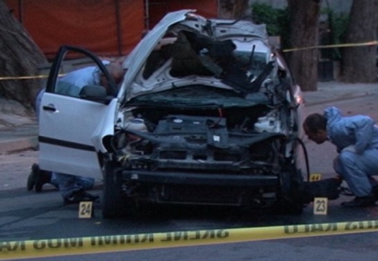 Shkodër, digjet një makinë, dyshohet se i është vënë lëndë plasëse