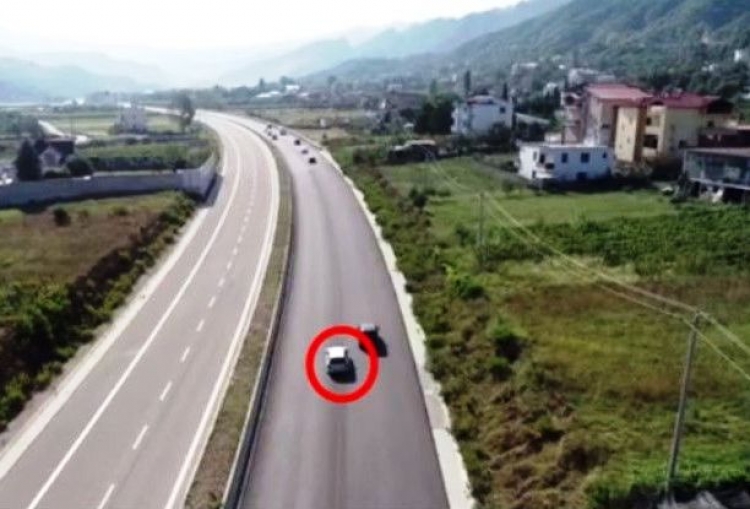 Droni kap mat ‘’kamikazin’’ në Tiranë, shikoni çmendurinë e tij [VIDEO]