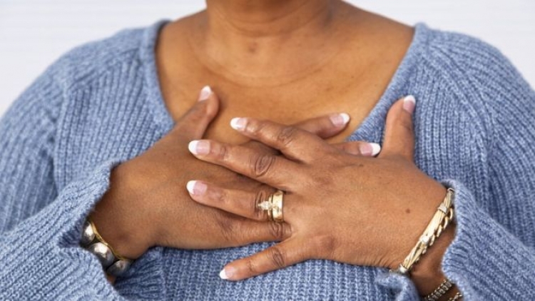 Femrat që vuajnë nga zemra mund të humbasin jetën  nëse marrin të njëjtat trajtime si meshkujt
