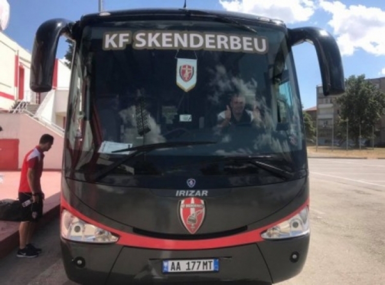 Aksidentohet autobuzi i ekipit të Skëndërbeut në Beograd