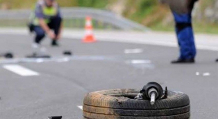 Aksident i trefishtë në Korçë, mes tyre dhe ajo e policisë. Drejtuesit jashtë rrezikut për jetën