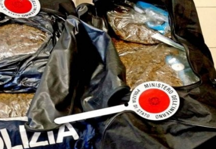 Itali, i sekuestrohen në shtëpi 93 kg marijuanë, pranga 40-vjeçarit shqiptar
