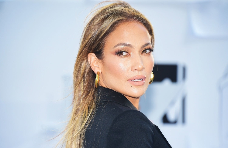 Kujt i thotë J.Lo “Më harro dhe largohu”? [VIDEO]