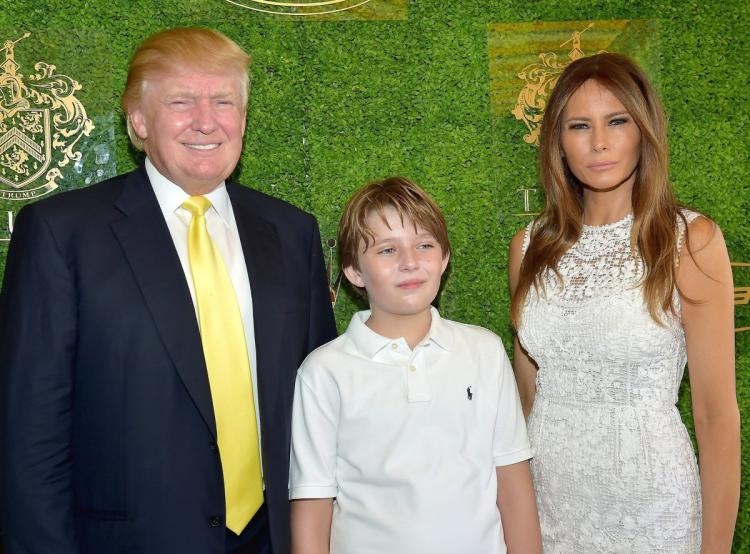 Trump i fiksuar pas flokëve, për to sakrifikon djalin dhe bashkëshorten e tij [FOTO]