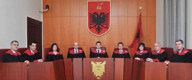 Gjykata Kushtetuese nuk pranon kërkesën e Presidentit Bujar Nishani për pezullimin e ligjit të pronave