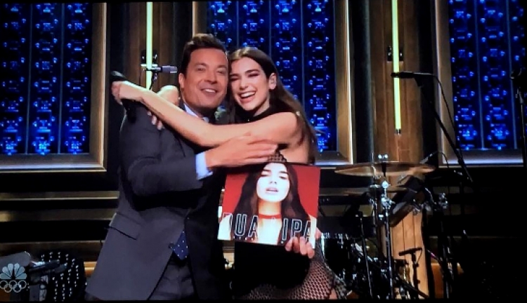 Dua Lipa, performancë spektakolare LIVE për Jimmy Fallon [VIDEO]