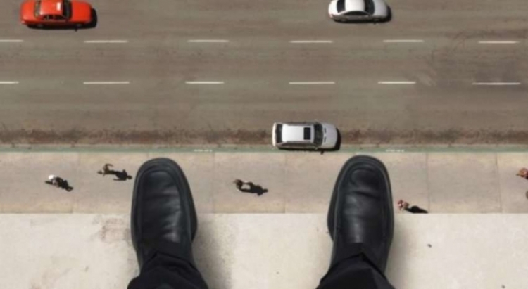 Cërrik, një 44-vjeçar i jep fund jetës në ambientet e punës. Hidhet nga oxhaku i  ish-uzinës së naftës