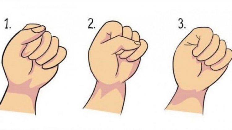 Mendjen këtu! Mënyra se si e bëni grushtin tregon shumë për ju