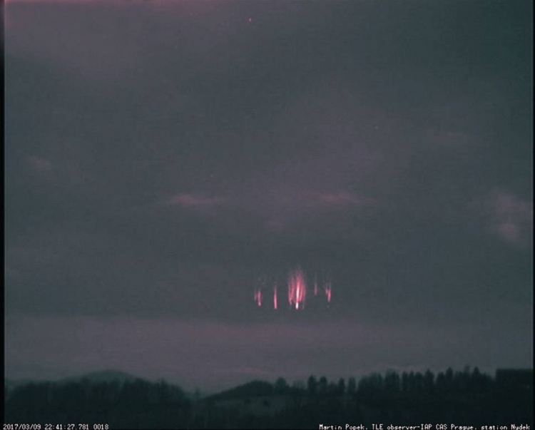 Fenomen i rrallë në Evropë, shfaqen drita të kuqe në qiell [FOTO]