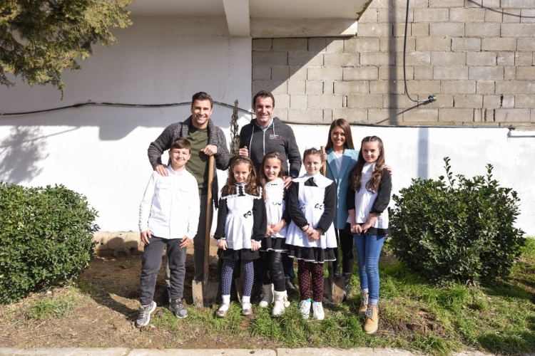 Edhe Cana mbjell pemë me nxënësit, Veliaj: Investim për brezat