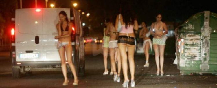 Shkatërrohet grupi i prostitucionit me vajza shqiptare në Itali, u hidhej vajë i nxehtë në trup