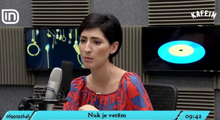 KafeIN/Adoleshentët pyesin, Anisa Zaçe: Seanca online falas me psikologun [VIDEO]