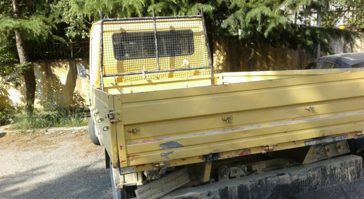Transportonte me kamionçinë 6 sirianë, arrestohet 21-vjeçari