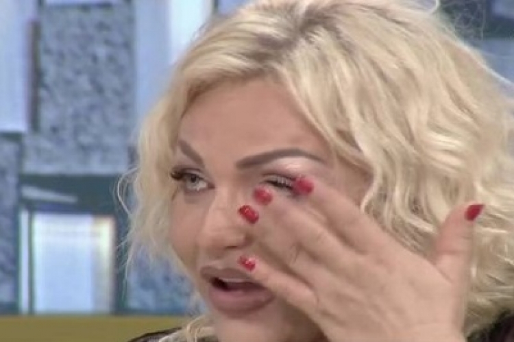 Maya përlotet në studio! Flet për shtatzënitë e pasuksesshme dhe kujton humbjen e vëllait e të atit: 'S’i gëzova kur ishin gjallë' [FOTO]