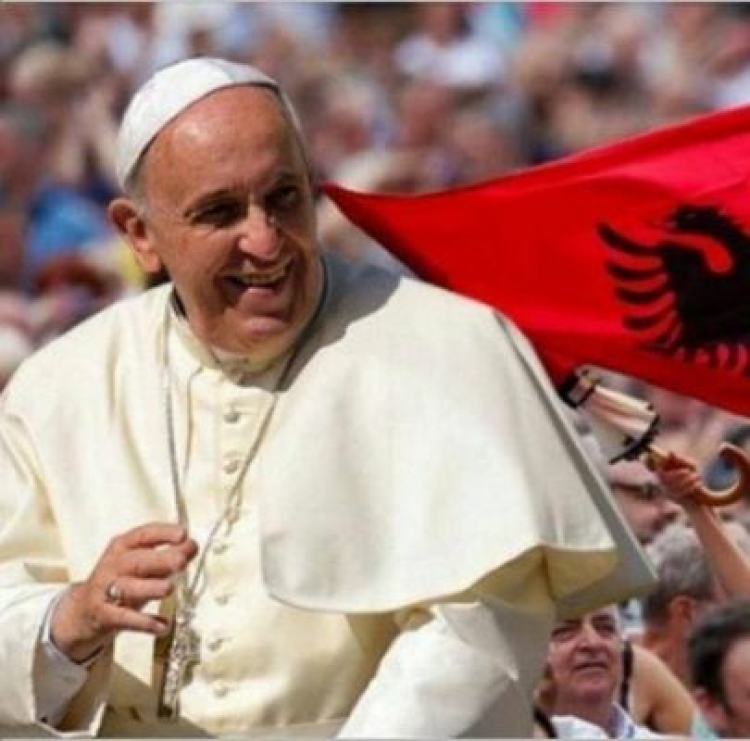 Papa Francesku në Shqipëri. Çfarë ndodhi para tre vitesh?