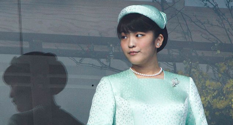 Dashuri si në përralla: Princesha e Japonisë heq dorë nga froni për t’u martuar me një punëtor të thjeshtë! [FOTO]
