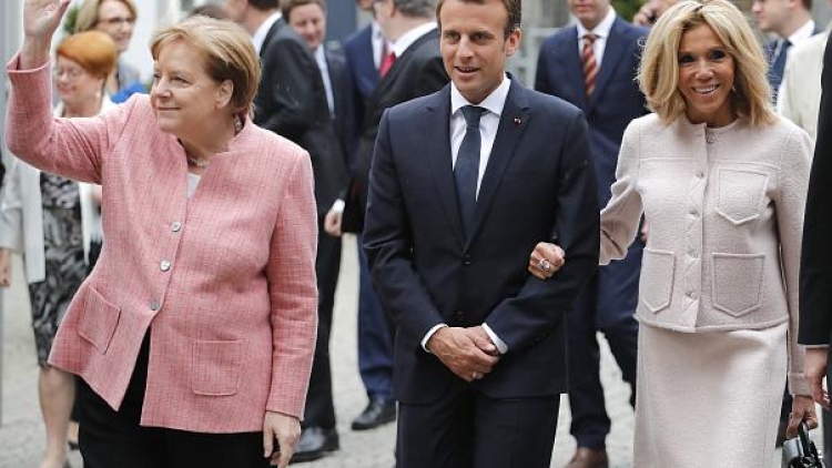 Kur ftohtësia  gjermane ‘joshet’ nga sharmi i Macron
