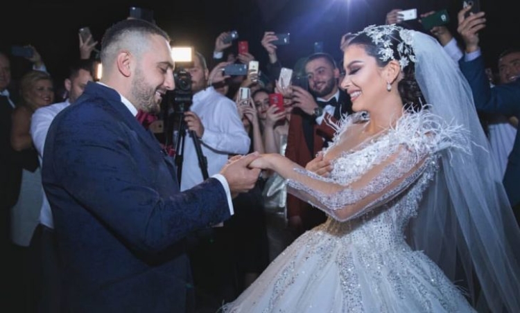 Nuk e ftuan në dasmë, stilistit të njohur shqiptar s’i del inati me Gjikon dhe Elita Rudin: Takoheshin te…