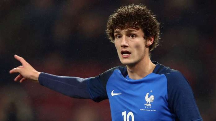 Pavard i pavendosur, Bayern apo Barcelona ? Ja çfarë thotë ai