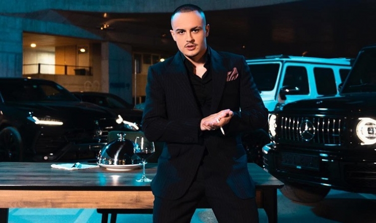 Don Xhoni u përfshi në sherr në Bruksel dhe u nxorr me forcë nga lokali?! Këto pamje po bëjnë xhiron e rrjetit!