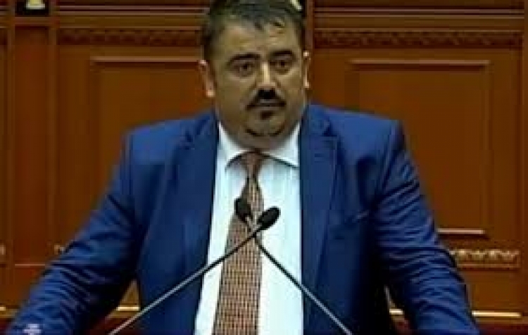 Ja kushti i deputetit “kaubojs” për të votuar Reformën në Drejtësi…