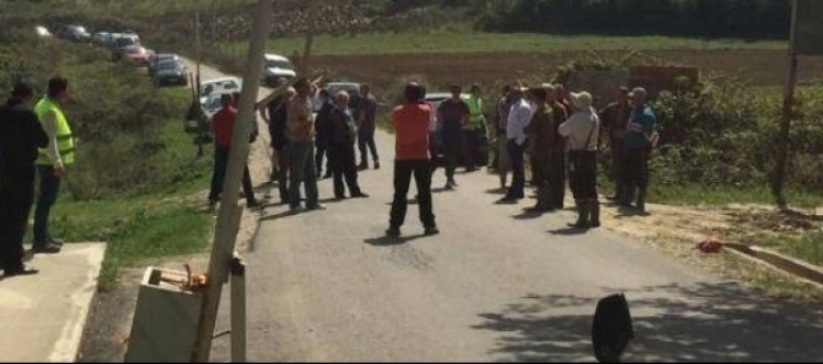 Rruga për në Kepin e Rodonit faturohet nga Kisha Françeskane, banorët dalin në protestë