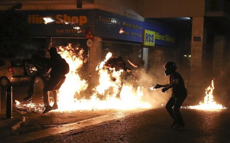 Athinë, përleshje mes protestuesve dhe policisë në përvjetorin e katërt të vrasjes së muzikantit