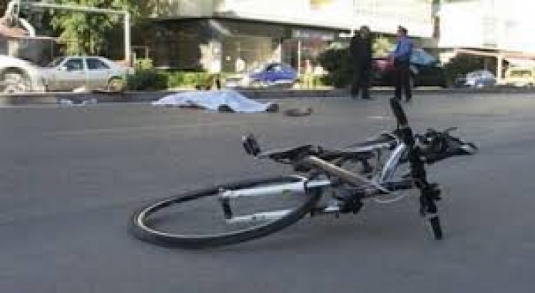 Përplaset nga automjeti, plagoset rëndë drejtuesi i biçikletës