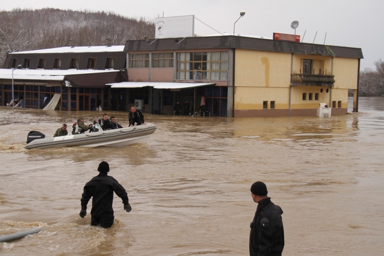 Rëndohet situata në jug, Emergjencave Civile bëjnë thirrje për evakuim