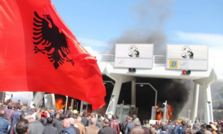 Rruga e Kombit/ Mes të plagosurve në protestë edhe shefi i komisariatit të Kukësit