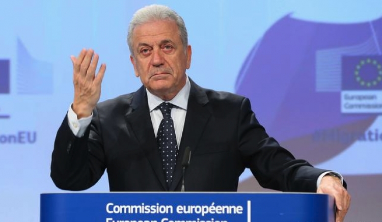 Lëvizja pa viza/Avramopulos paralajmëron Shqipërinë: BE do të ndërmarrë masa