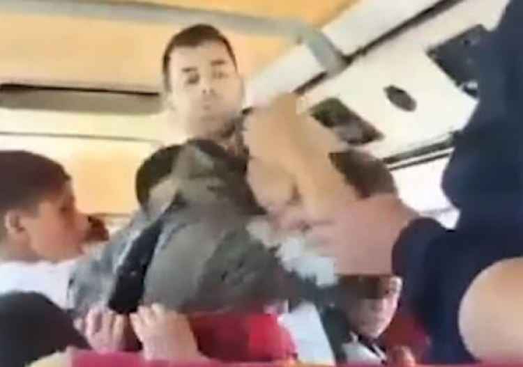Dhunoi fëmijët në autobus, flet shoferi nga Dibra: Ata po...