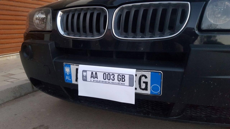 “AA 003 GB- I paprekshëm”/ Protestuesit në makina me targën e Saimir Tahirit [FOTO]