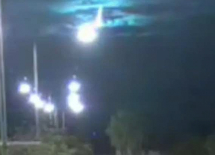 “Sytë nga qielli”, policia ‘kap’ një meteor [VIDEO]
