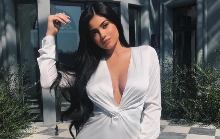 E konfirmon anëtari i famijes: Kylie Jenner është shtatzënë! [FOTO]