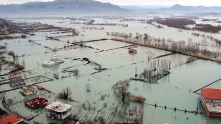 1 milion shqiptarë të prekur nga fatkeqësitë natyrore. Përmbytjet po shkatërrojnë ekonominë