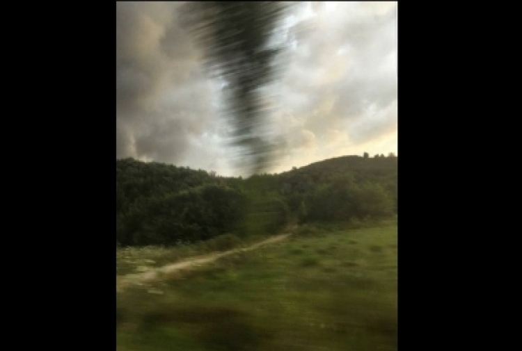 Tornado pranë Orikumit, filmohet nga turistët (Foto)