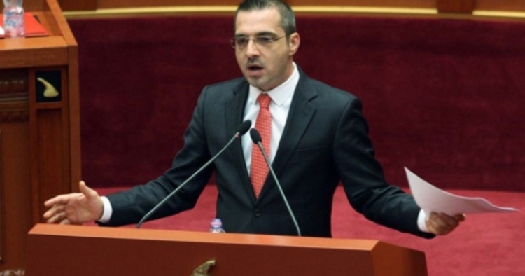 75 vota pro: Kuvendi voton kundër arrestimit të Saimir Tahirit