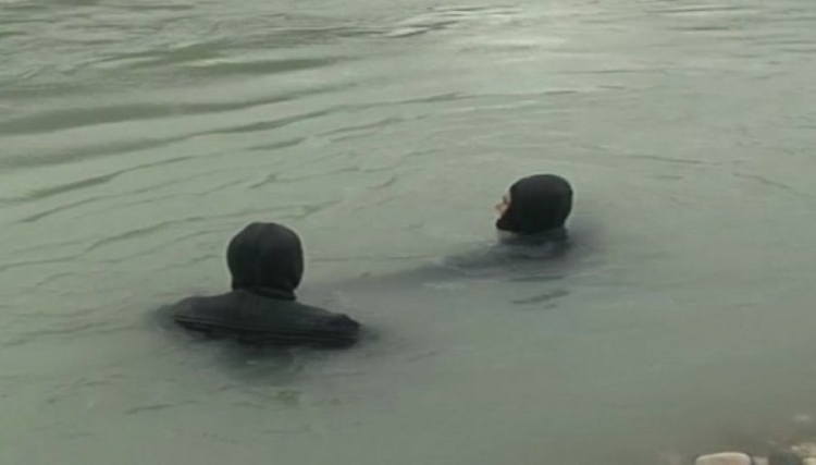 Gjendet një trup i pajetë në lumin Shkumbin, policia po heton për identifikim e kufomës