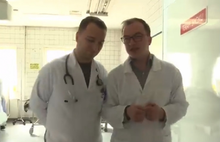 Mjeku “’hero’’ lë Tiranën për të ndihmuar të droguarit e Shkodrës[VIDEO]