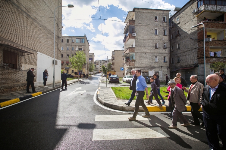 Përfundon rikualifikimi urban i dy blloqeve “Dhimitër Kamarda” dhe “Kristaq Cipo”