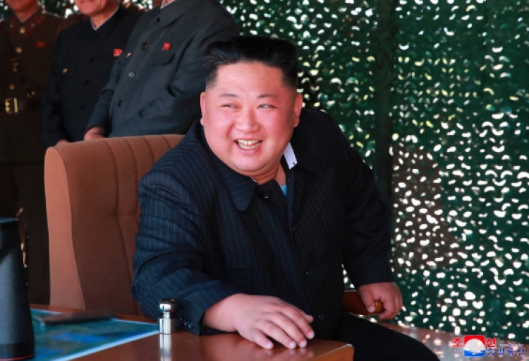 U frymëzua nga filmi, Kim Jong-un hedh gjeneralin në një akuarium me piranja