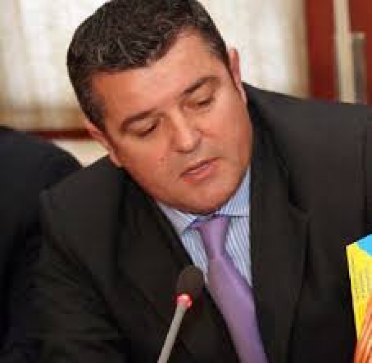 Jep dorëheqjen kreu i ISHSH, Eltar Deda